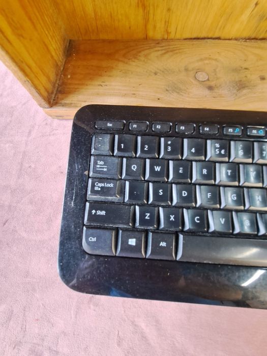 Stara klawiatura bezprzewodowa Microsoft 8