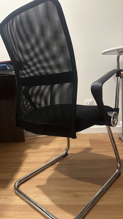 4 cadeiras  em muito bom estado