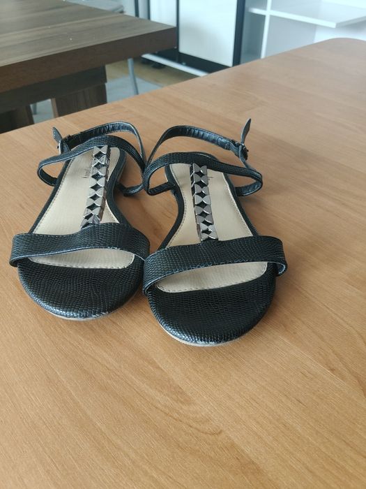 Eleganckie czarne sandały 38