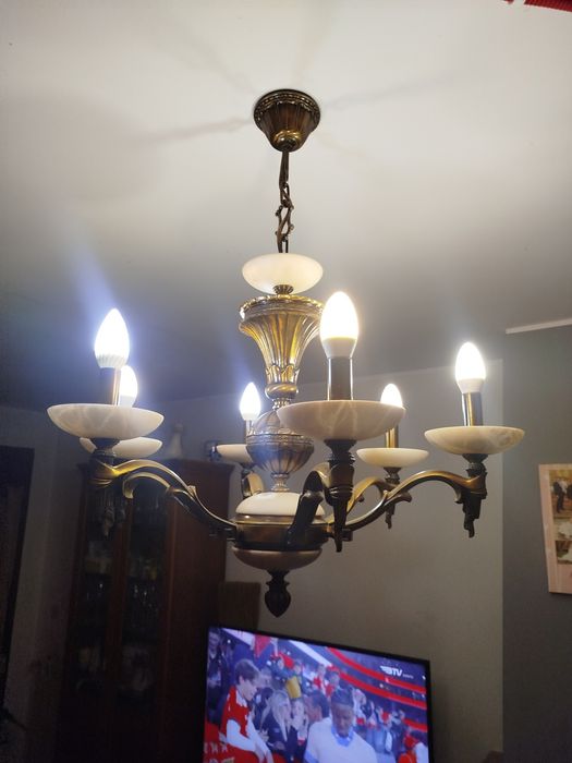 Candeeiro de teto, em latão maciço com pedra de alabastro.
