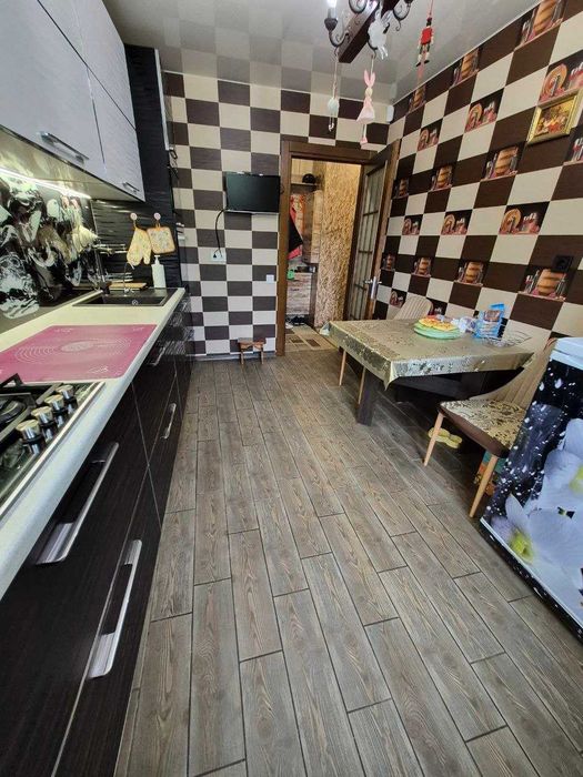 Продам 3 кімн. квартиру з КАПІТАЛЬНИМ РЕМОНТОМ. 2/9 цегл. 60000