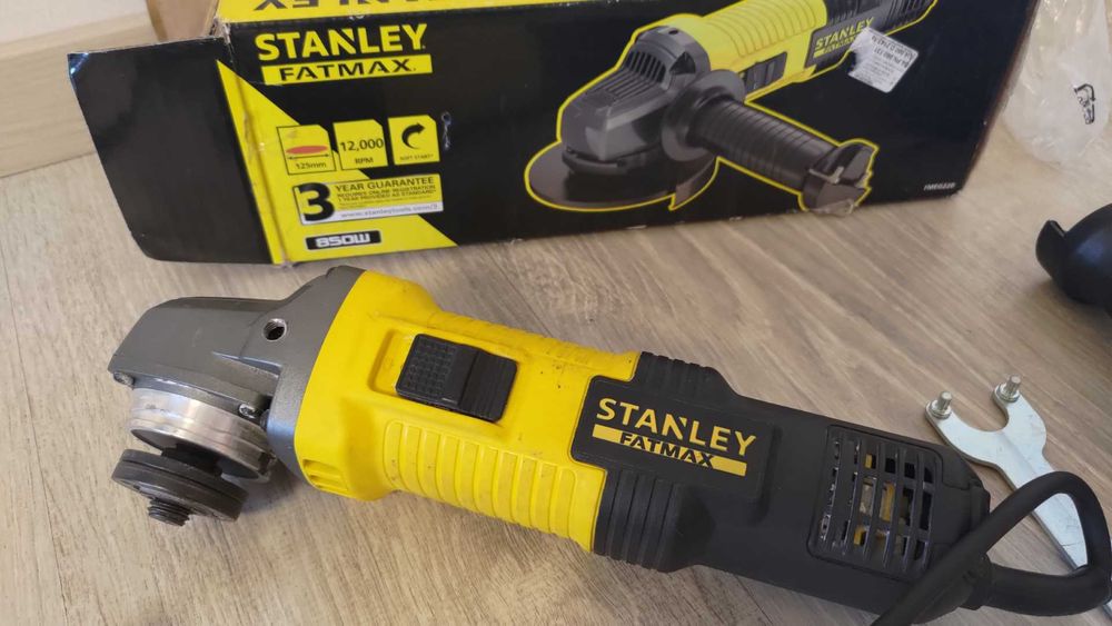 Кутова шліфувальна машина (болгарка) Stanley Fatmax FMEG220 850 Вт
