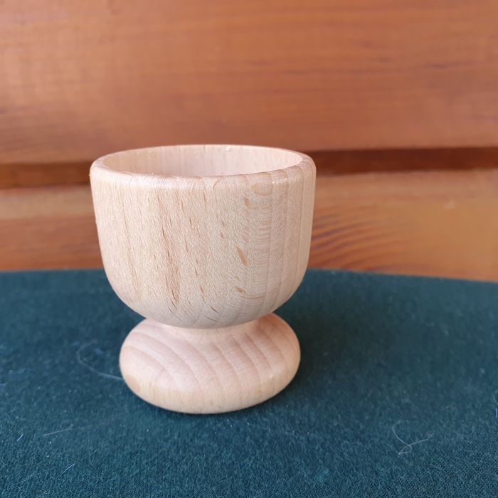 Drewniany kieliszek na jajko