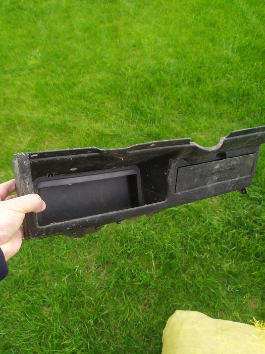 Golf 2 półka pod kierownicą