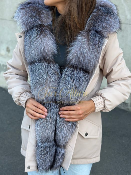Жіноча зимова бежева парка з натуральним хутром блюфрост.  42-60 рр
