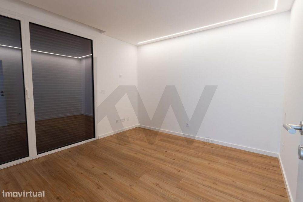 Moradia em condominio com jardim e piscina privados