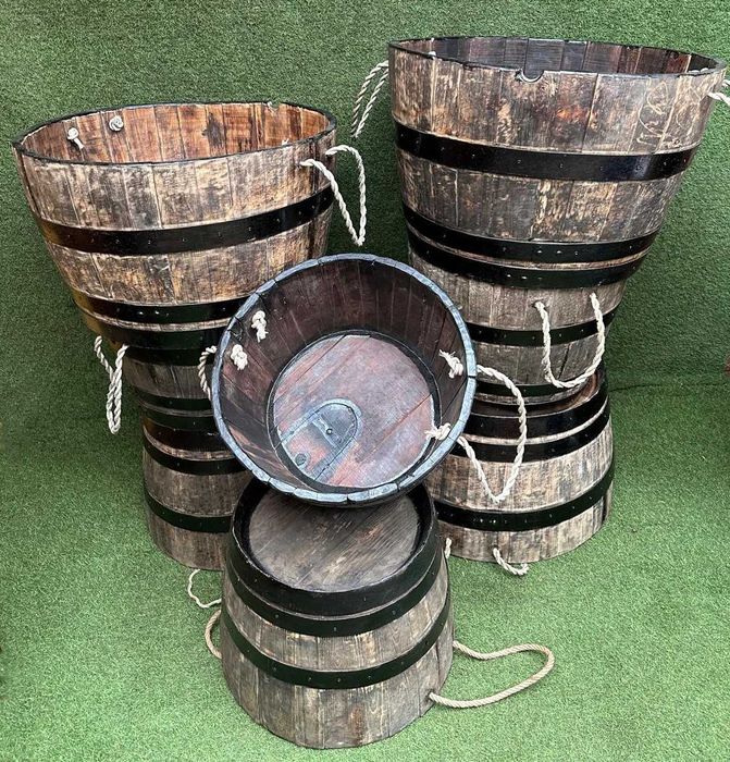 Celhas antigas em madeira, floreiras