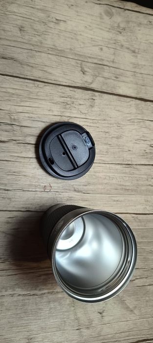 Sprzedam termo kubek próżniowy Volkswagen w kolorze czarnym