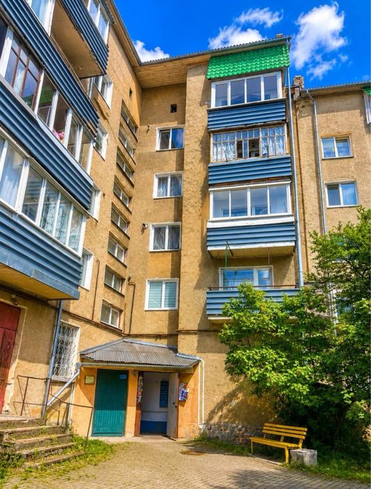 Чотирьохкімнатна квартира 80м2, з ремонтом в м. Долина