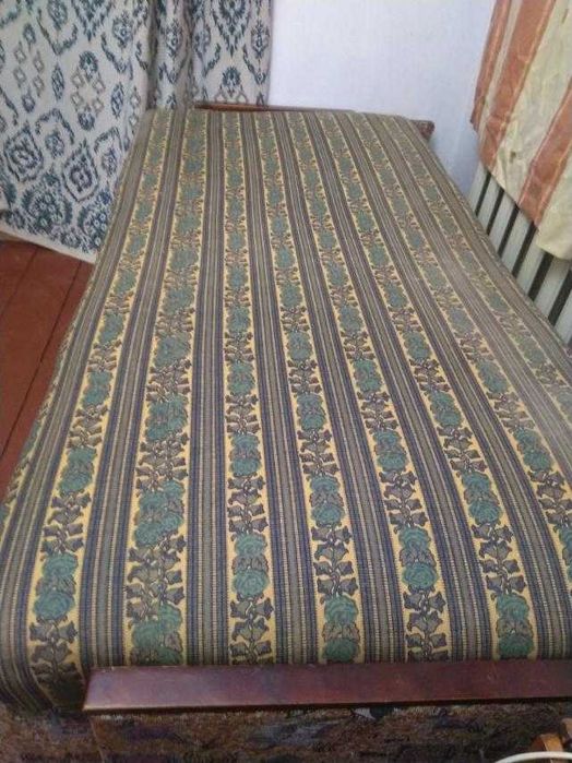 Матрац пружинний, на дерев'яній основі