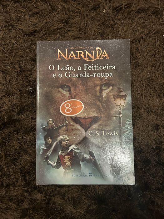 Livro “O leão, a feiticeira e o guarda roupa” das Crónicas de Nárnia