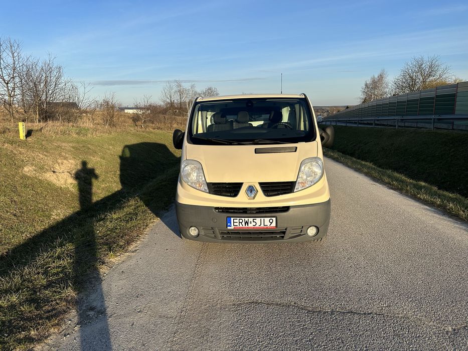 Renualt trafic vivaro long