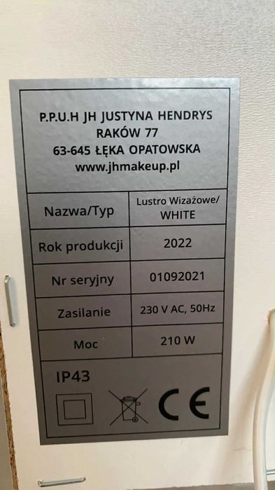 Toaletka z lustrem wizażowym