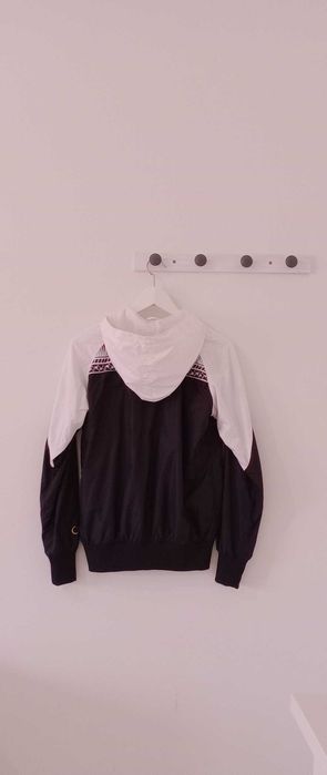 Blusão Nike Air preto e branco