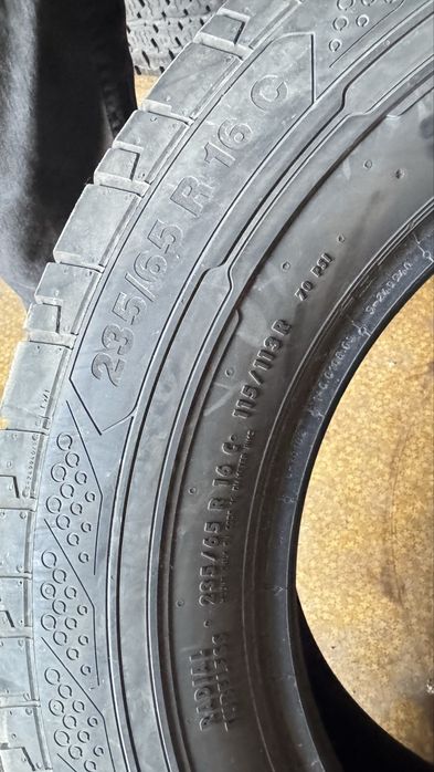 R16C 235/65 Continental ContiVanContact200