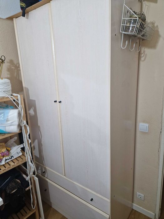 Roupeiro em bom estado