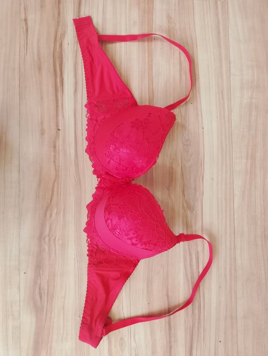 Biustonosz czerwony ozdobny miseczka B