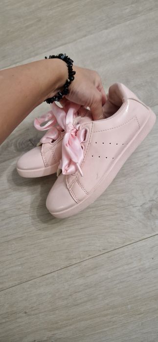 Trampki lakierowane 31