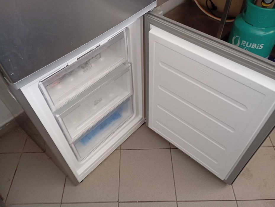 Frigorífico Bauknecth usado em perfeito estado.