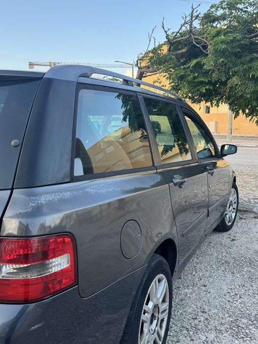 Fiat stillo (2003) usado funcionando normalmante mas com nescessidade de alguns reparos.