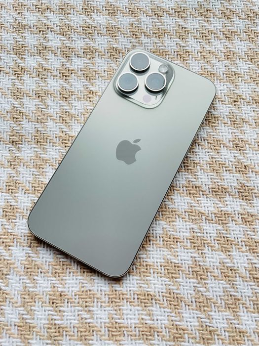 IPHONE 15 PRO MAX 256Gb АКБ 99% Natural Titanium NEVERLOCK ( 78515)