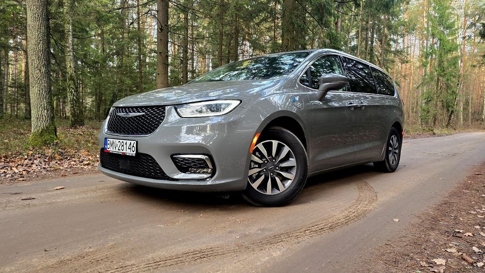 Chrysler Pacifica eHybrid Plug in / Piękny kolor /
