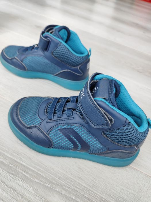 Botas/Sapatilhas GEOX - Tam. 31
Em perfeito estado!