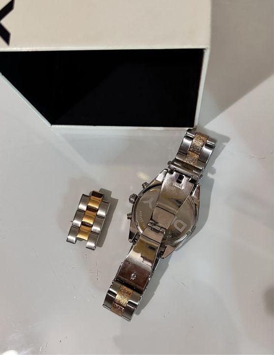 Годинник DKNY