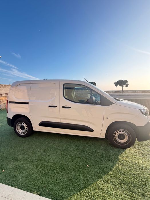 Carrinha Opel com apenas  7.000 KM (garantia de fáfrica)
