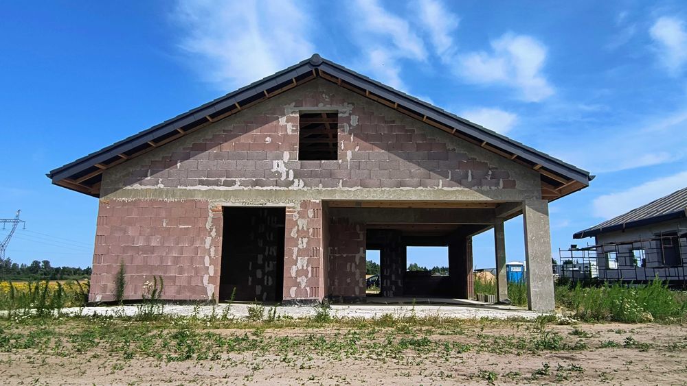 Cewlino parterowy dom w budowie z garażem dwustanowiskowym