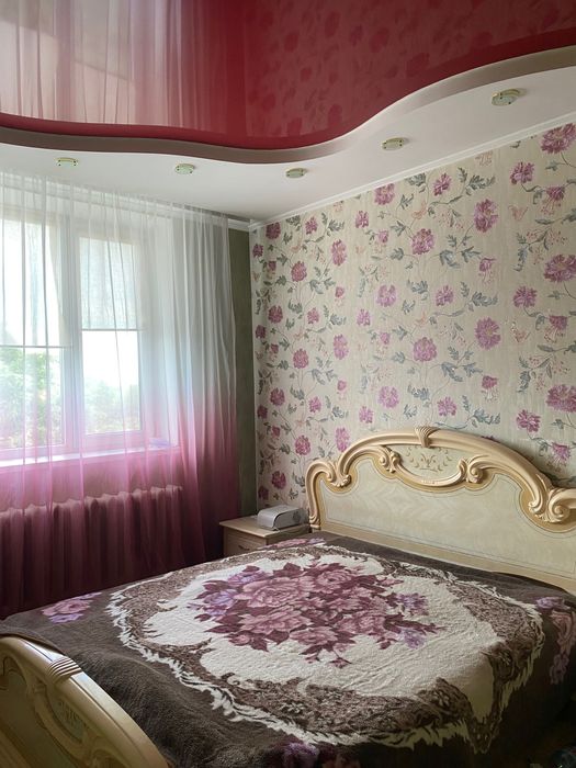 Продам двохповерховий будинок