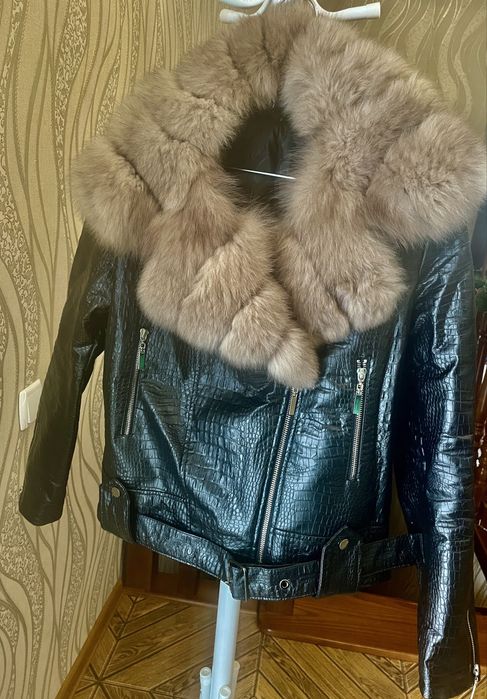 Куртка гарної якості з еко шкіри з натуральним хутром