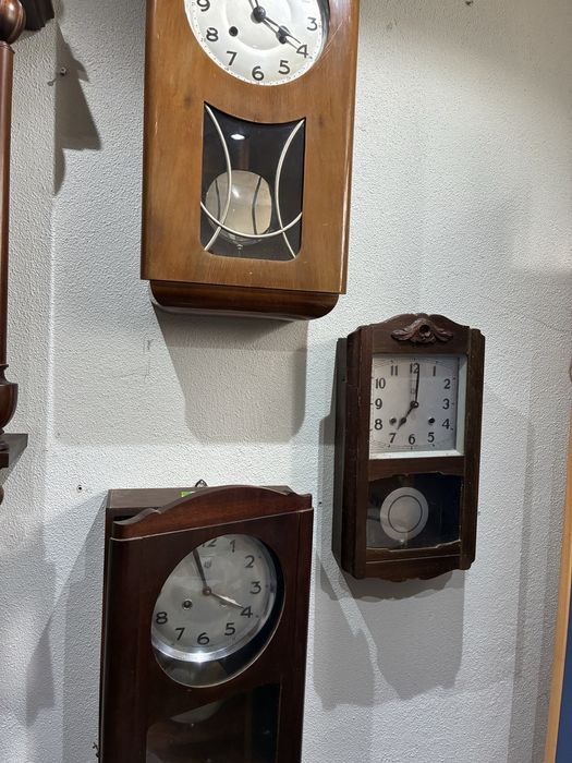 Relogios antigos de parede , bolso e lareira