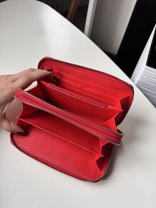 Зручний та вмісткий гаманець