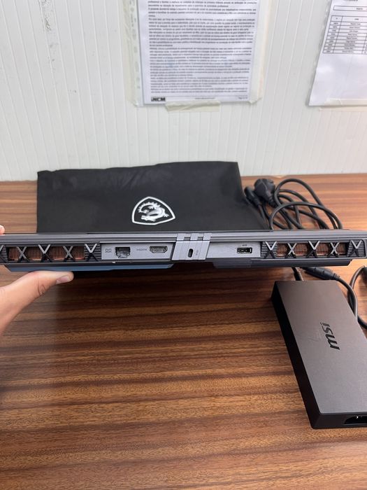 Portatil MSI Vector 16 HX AI A2XW