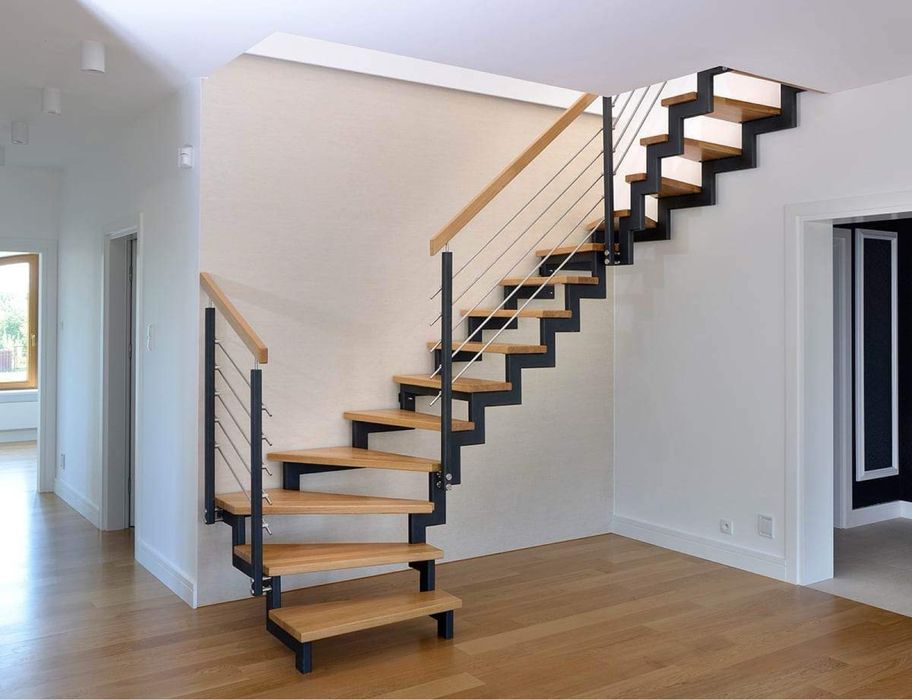 Schody metalowe oraz konstrucje ze stali czarnej.