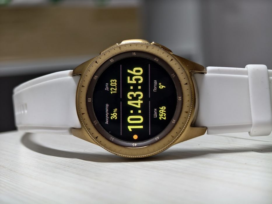Samsung galaxy watch 42mm R810