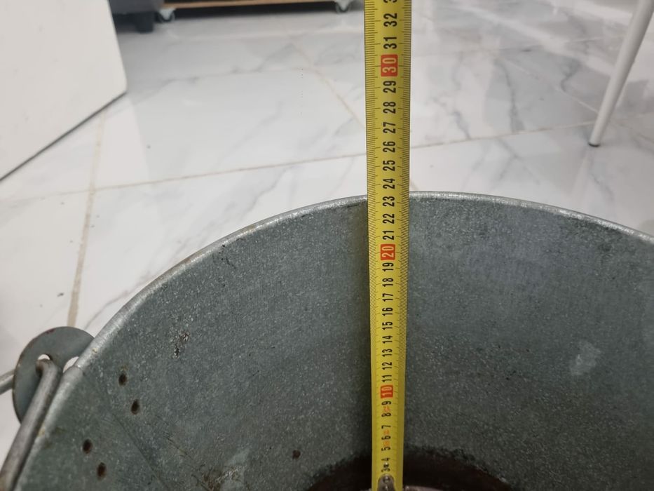 Balde em Zinco em bom estado medidas nas fotos