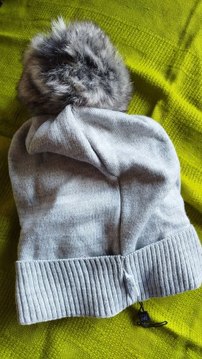 Nowa Czapka z pomponem