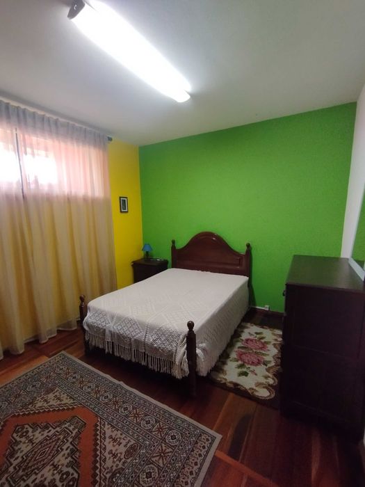 Arrendo moradia com 2 quartos