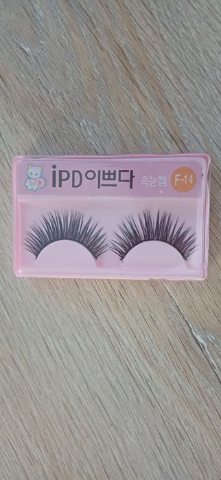 Sztuczne rzęsy na pasku