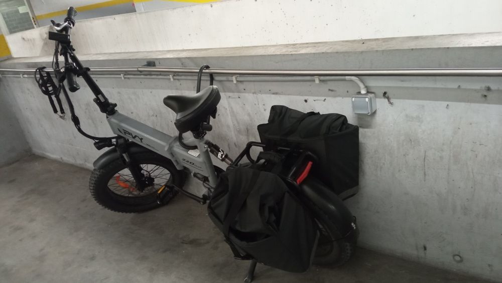 Bicicleta elétrica PVY Z20 PLUS com oferta de 2 alforges