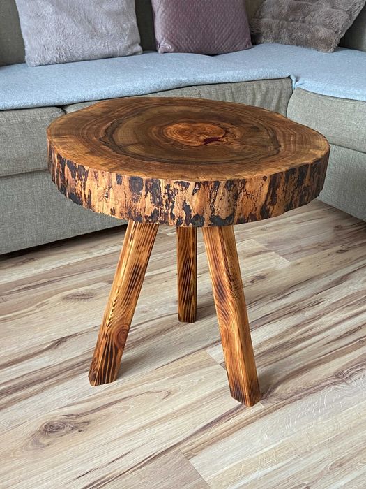 Stolik kawowy z drewna orzechowego