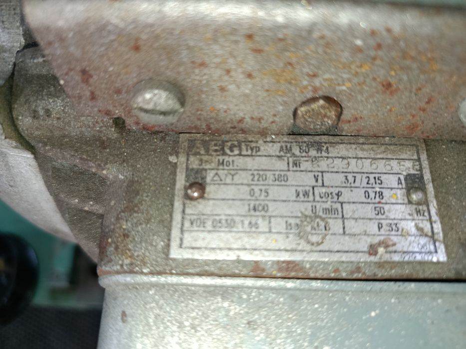 Можливий обмін. Токарний станок по дереву німецький двигун AEG з реверсом 0.75 квт 1400 обертів