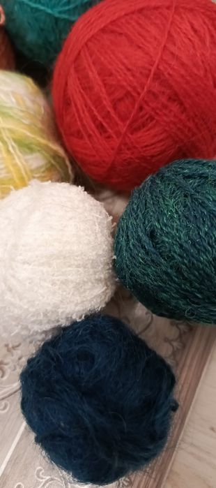 Нитки для вязания шерсть.