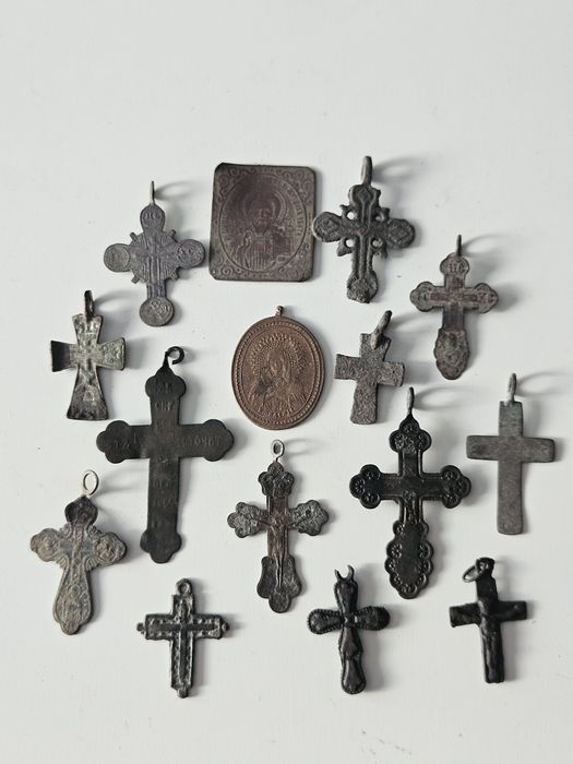 Крестики  разных периодов.