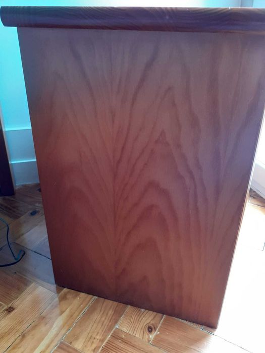 Mesa de cabeceira em madeira - Móveis Leal, Paços de Ferreira