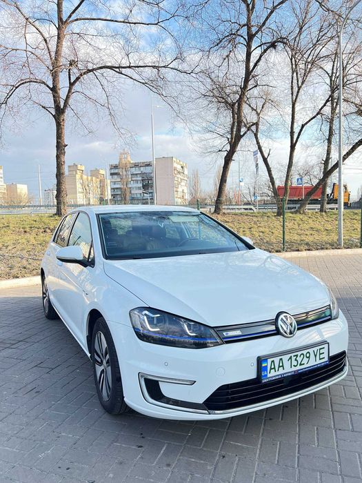 Оренда електромобіля Volkswagen e-Golf Highline