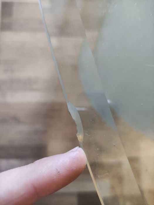 Стеклянный журнальный стол