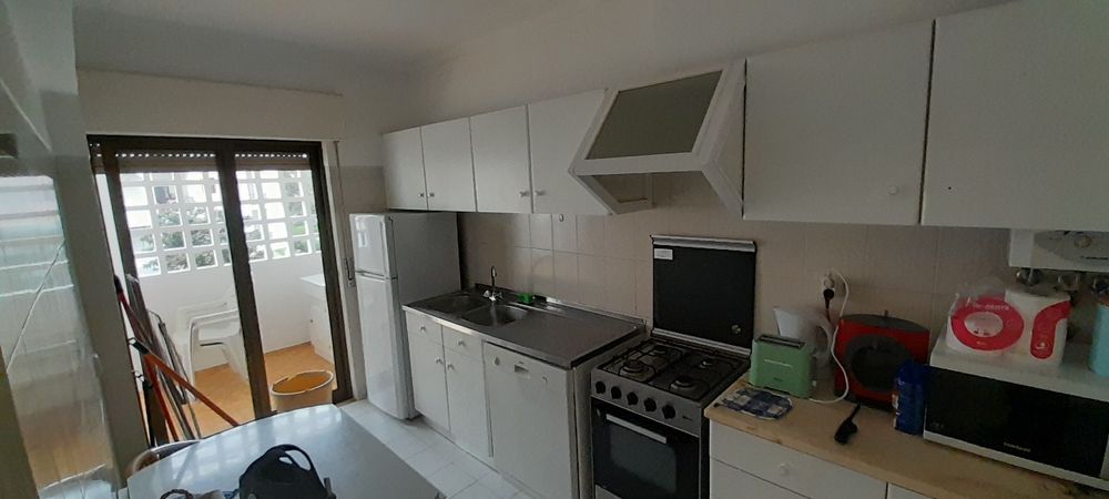 T 1 Portimão arrenda -se